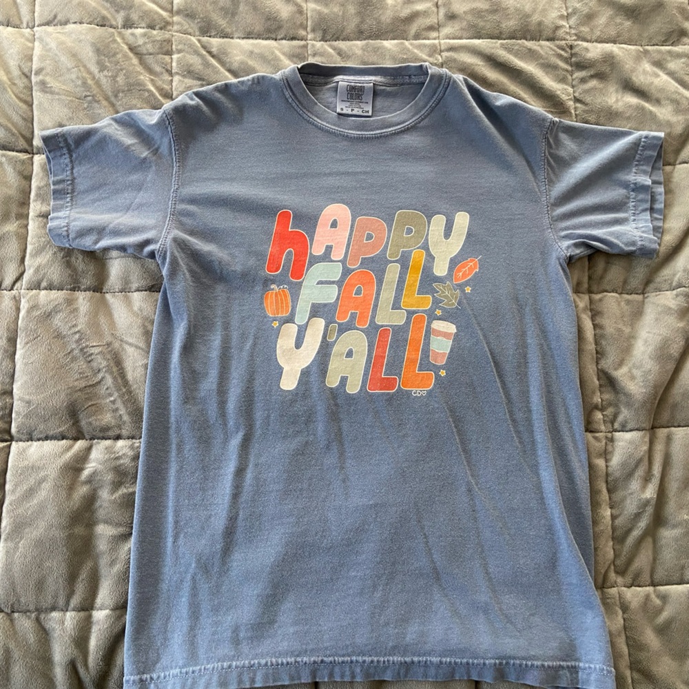 Callie Danielle “Happy Fall Y’all” tee in size S! 🍂